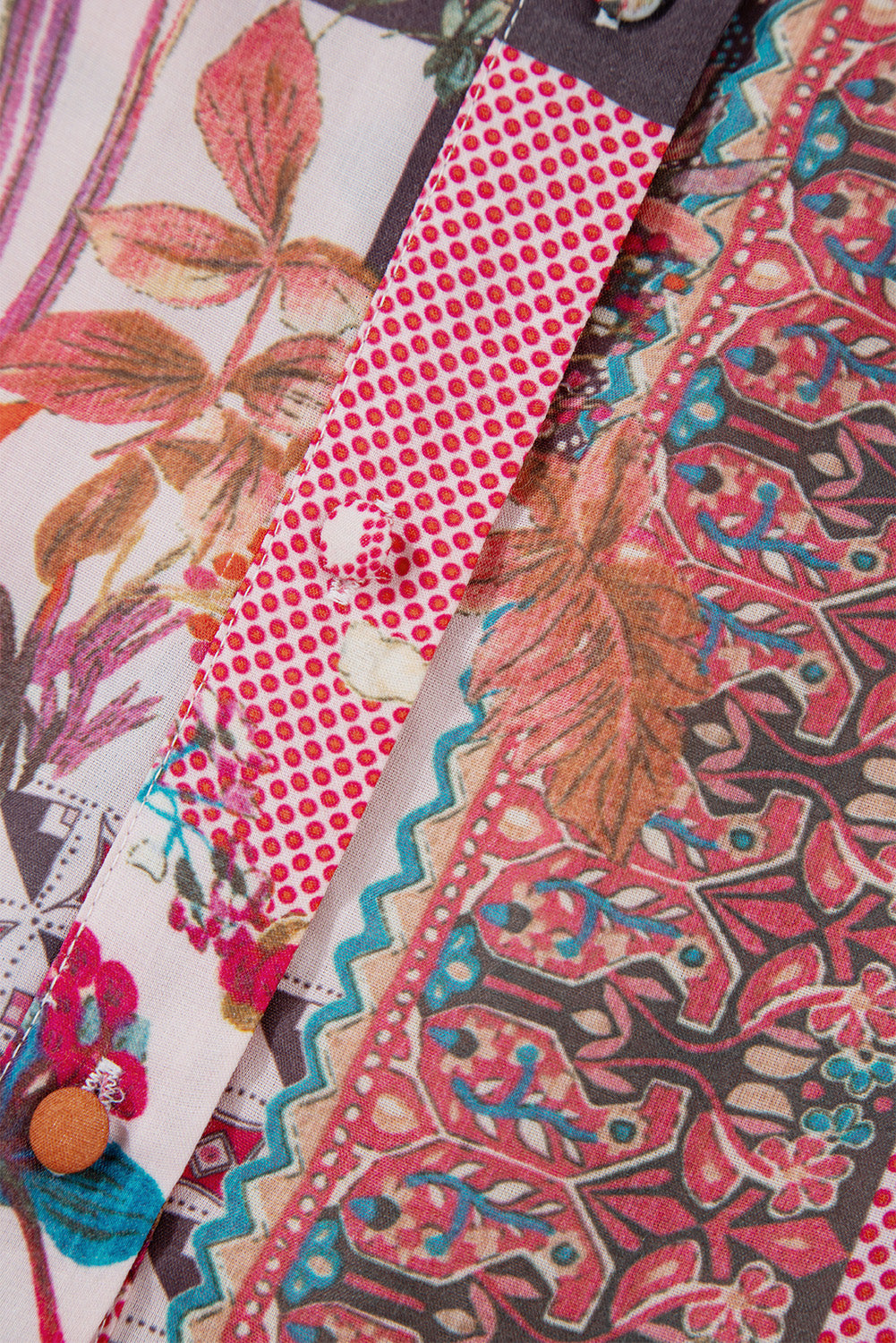 Chemise rouge bohème à imprimé géométrique mixte et manches bouffantes