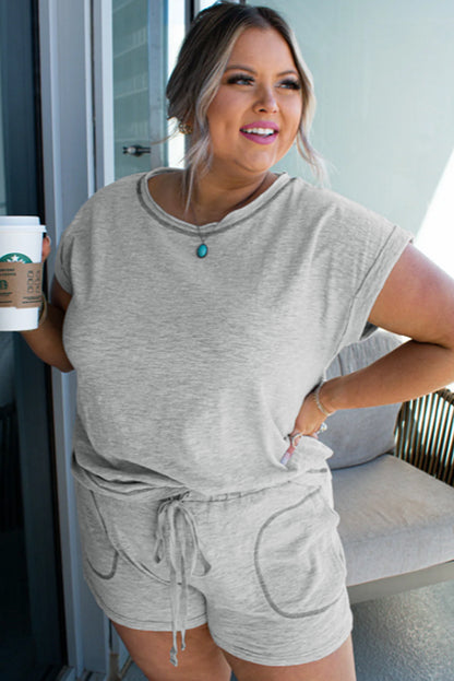 Ensemble short et manches à revers avec coutures contrastées grises