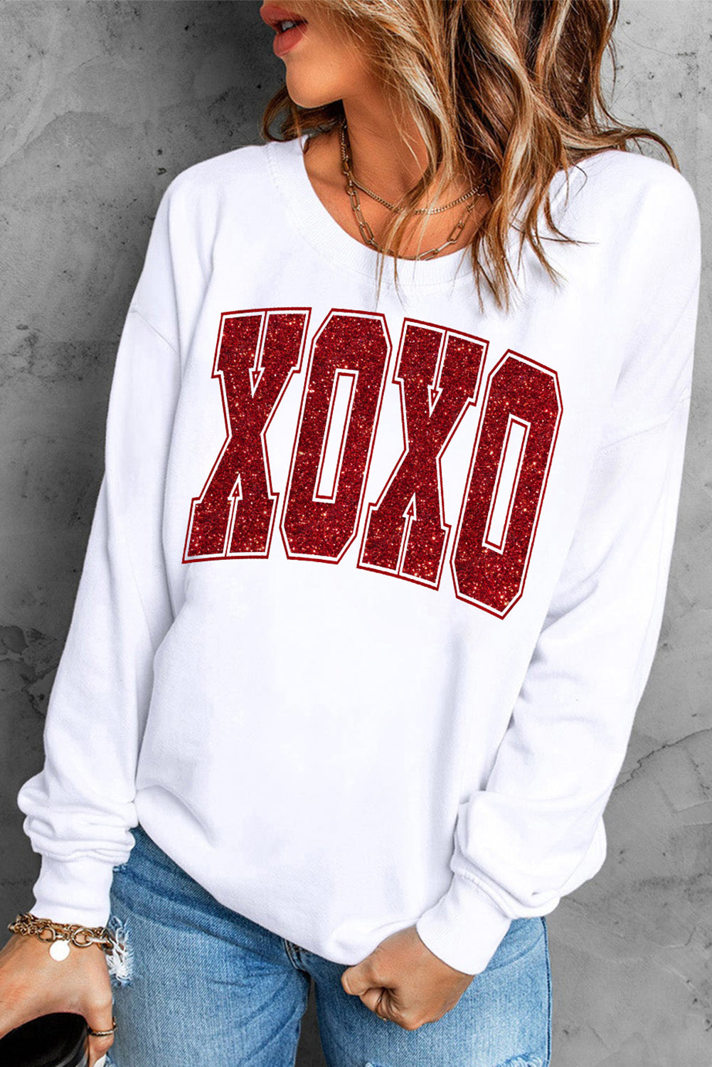 Sweat-shirt ras du cou blanc pailleté XOXO Graphic pour la Saint-Valentin