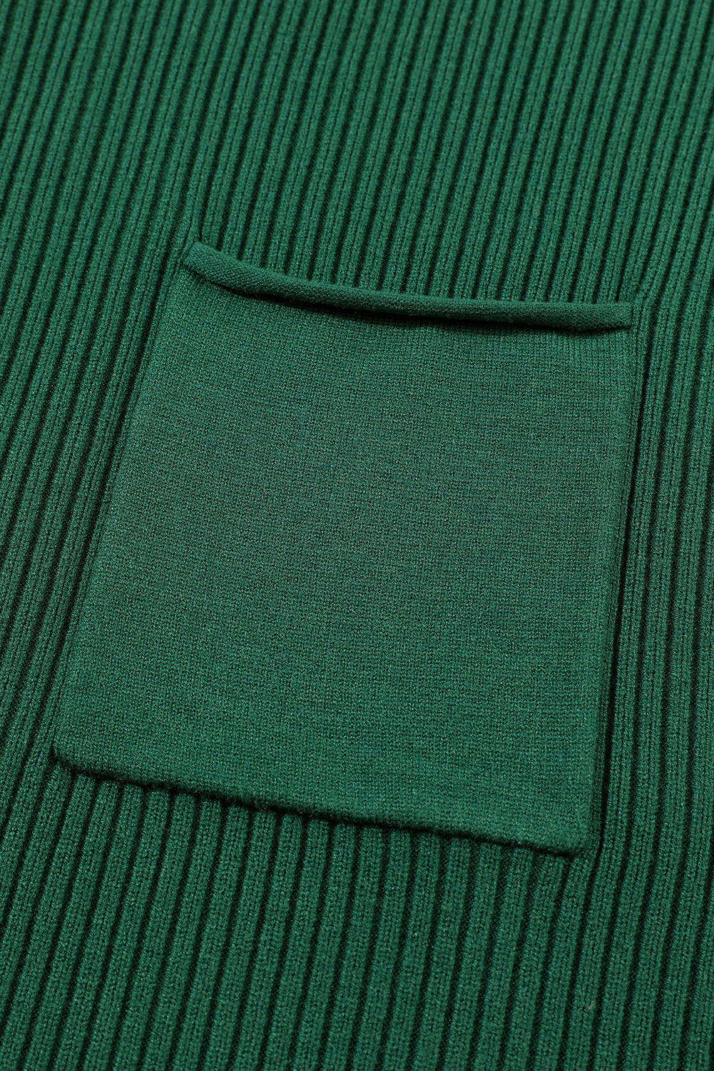 Pull à manches courtes en tricot côtelé vert noirâtre avec poches plaquées