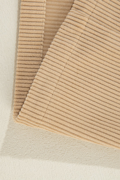 Veste-chemise boutonnée en velours côtelé beige clair uni à volants et poches à rabat