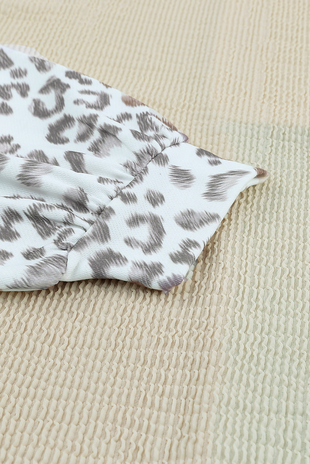 Top de manga larga acanalado con bloques de color patchwork