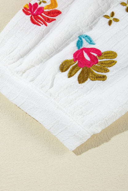 Chemisier texturé à manches bouffantes et broderie florale blanche