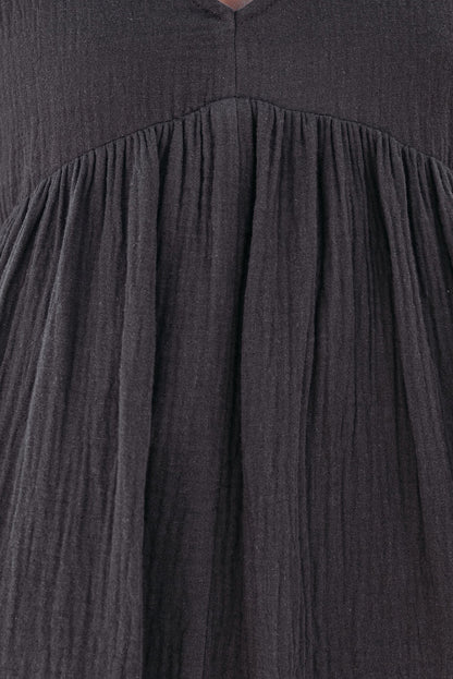 Minivestido babydoll enrollable de manga corta con cuello en V