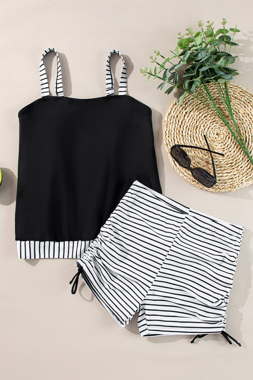 Ensemble tankini à rayures noires et cordon de serrage latéral