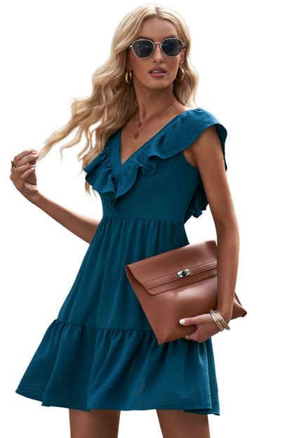 Mini-robe à volants, col en V et dos froncé