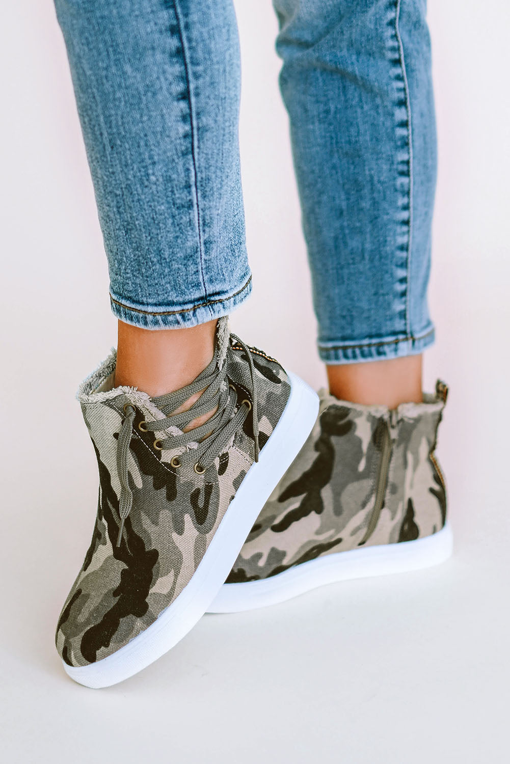 Chaussures à plateforme à lacets et bords bruts motif camouflage 