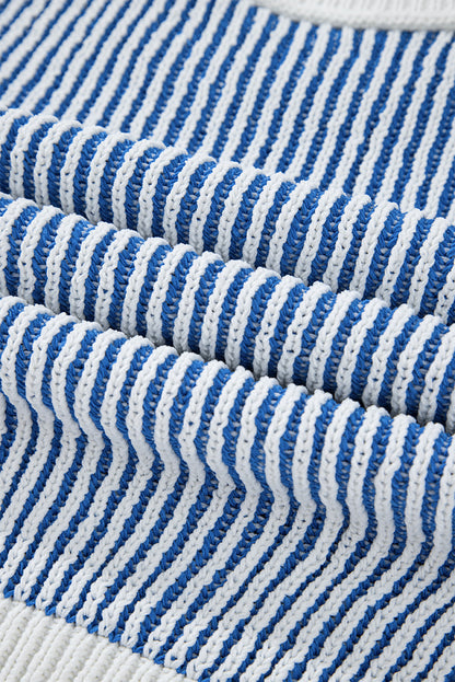 Pull ample en tricot texturé à rayures bleu foncé et bords contrastés