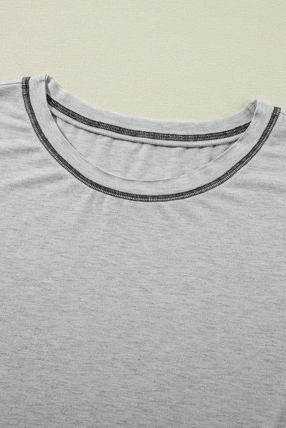 Ensemble short et manches à revers avec coutures contrastées grises