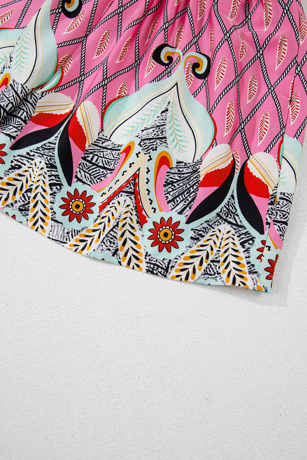 Combinaison taille haute à col en V et imprimé géométrique cachemire rose