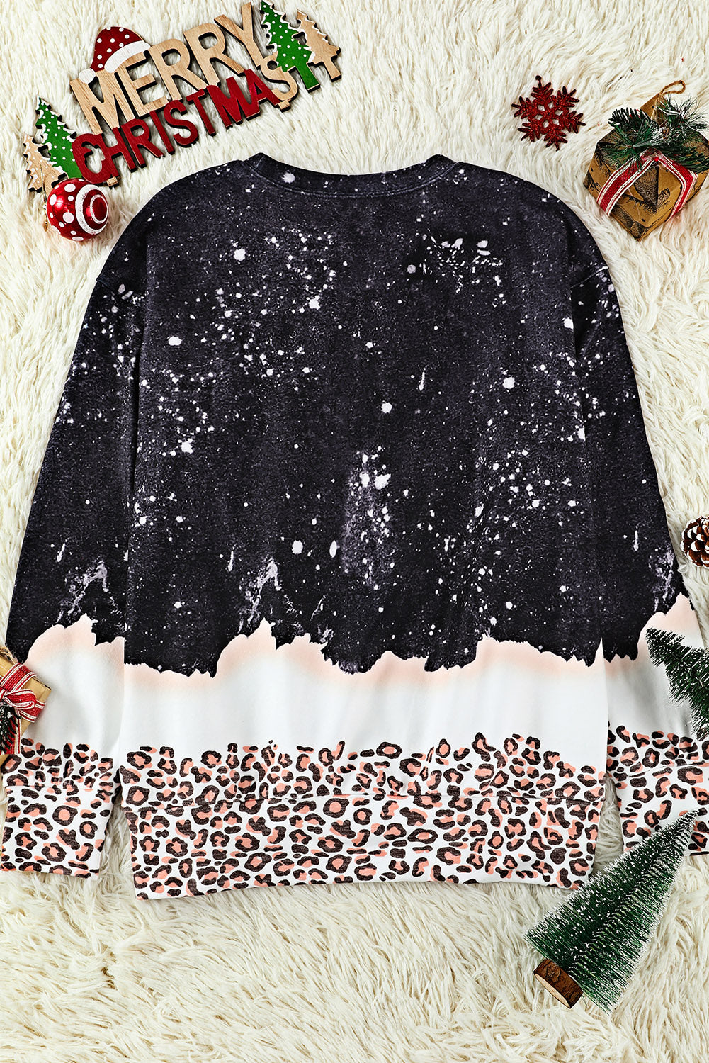 Sudadera blanqueada con estampado de leopardo navideño nevado