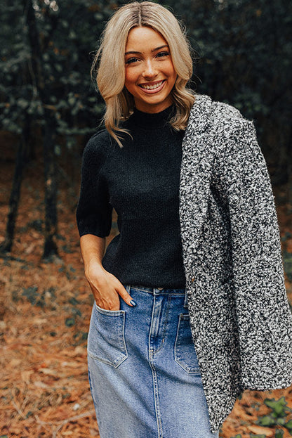 Pull en tricot noir à manches courtes et col en trou de serrure noué