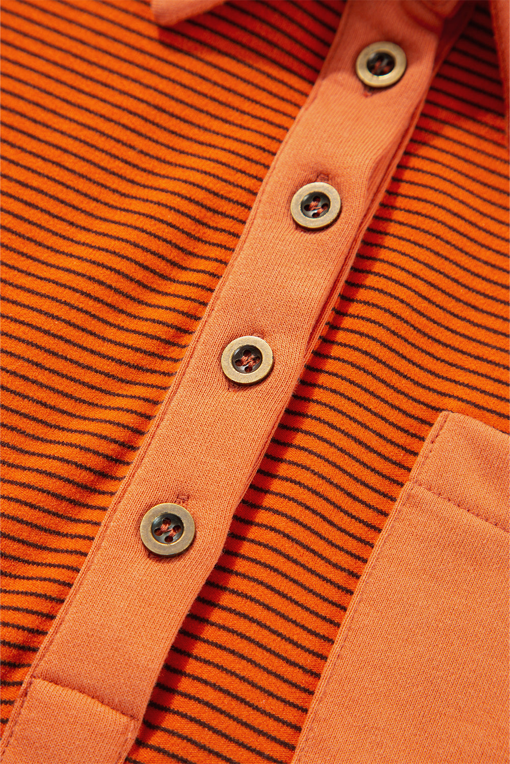 Sweat-shirt Henley à rayures orange, coutures apparentes, col rabattu et manches bouffantes