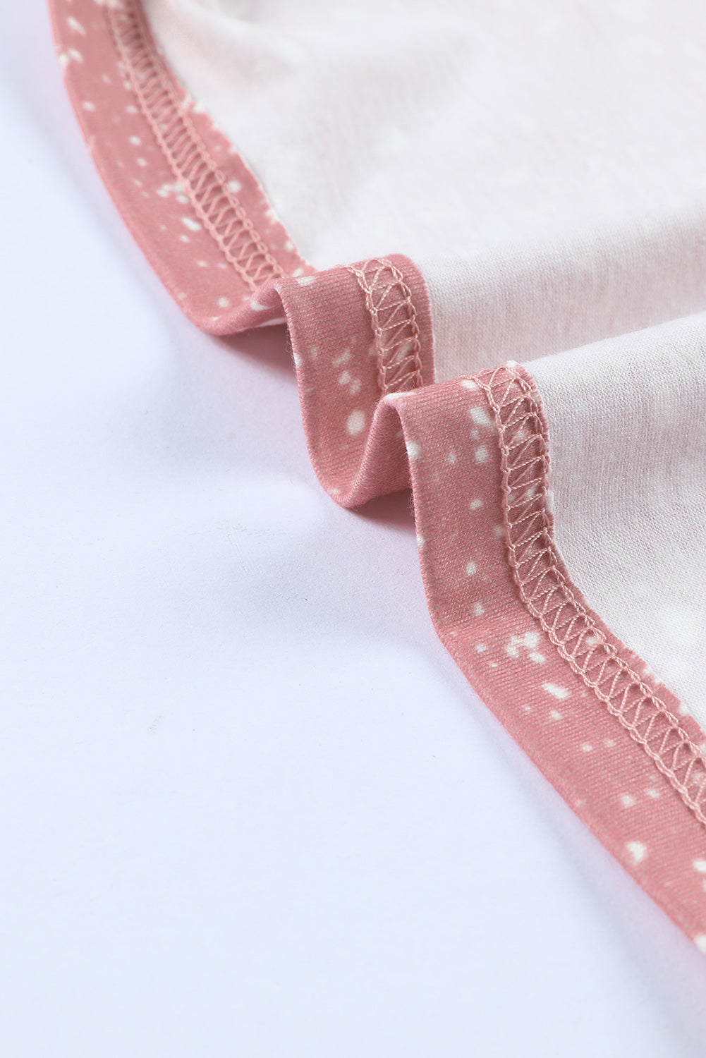 T-shirt graphique à imprimé léopard délavé « Love Always Heart »