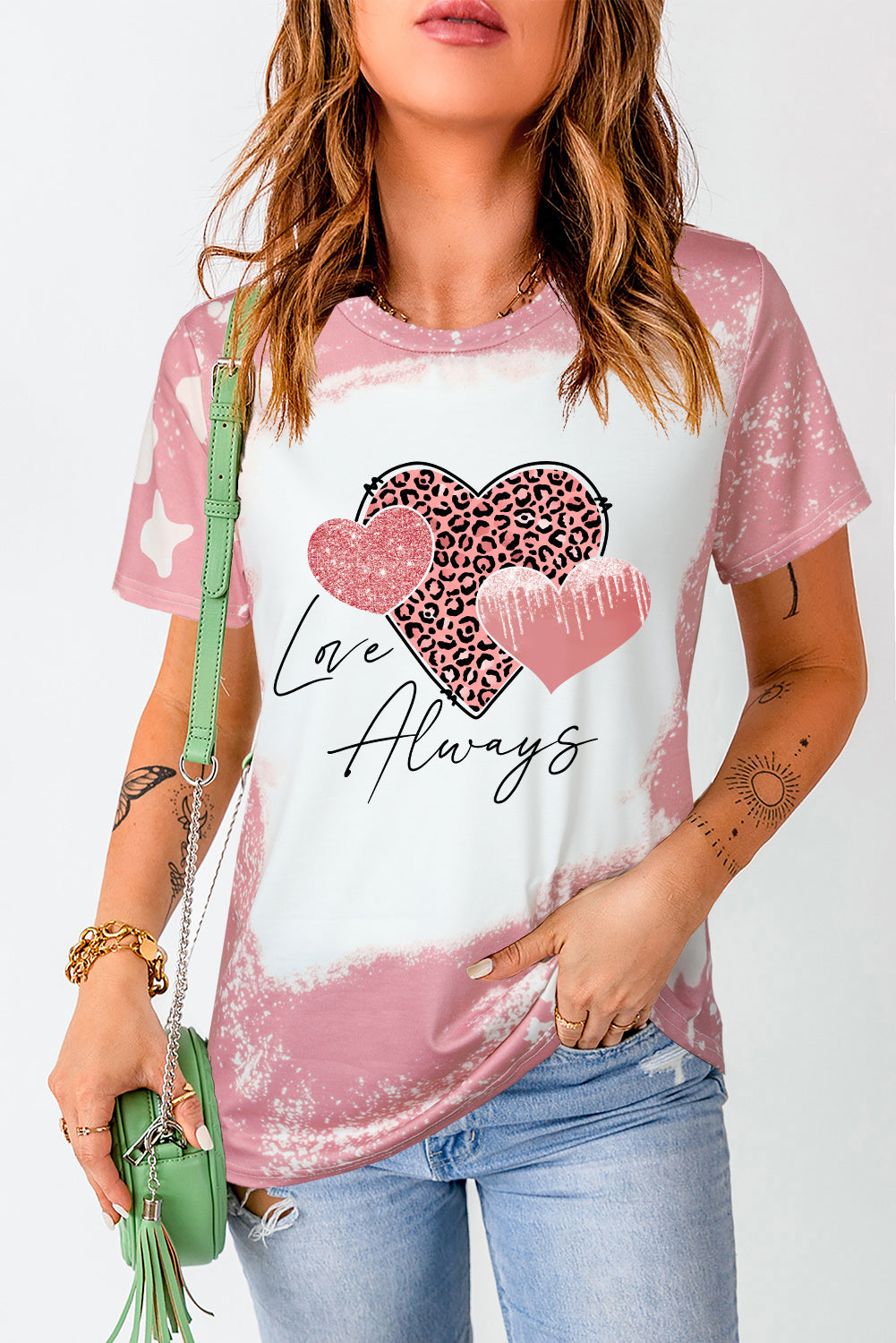 T-shirt graphique à imprimé léopard délavé « Love Always Heart »