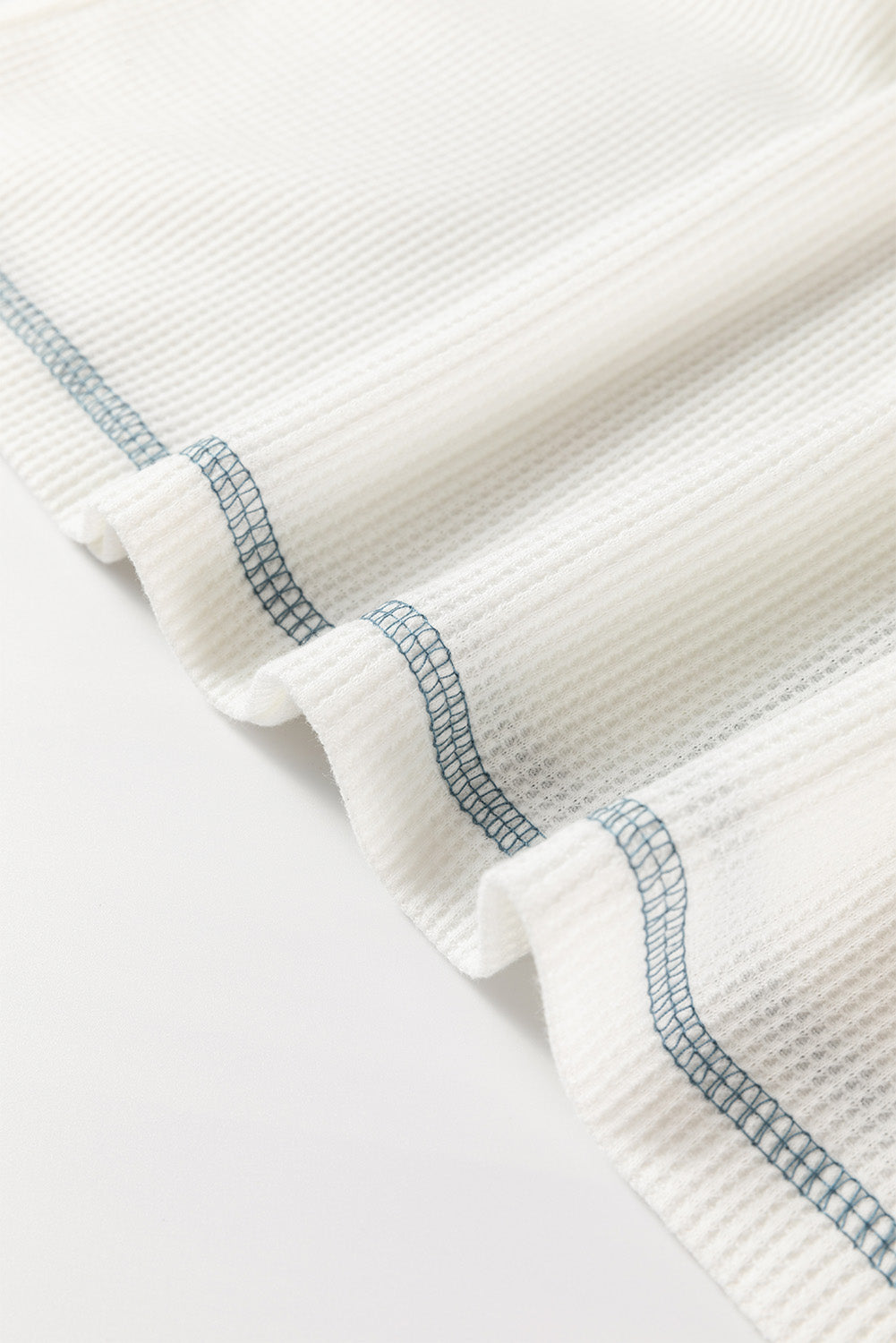 Haut raglan en maille gaufrée à motif patchwork floral blanc