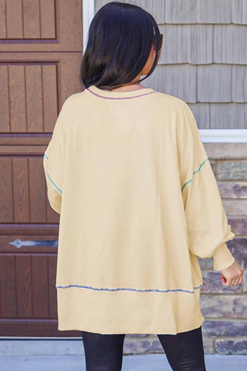 Sweat-shirt ample fendu à coutures contrastées