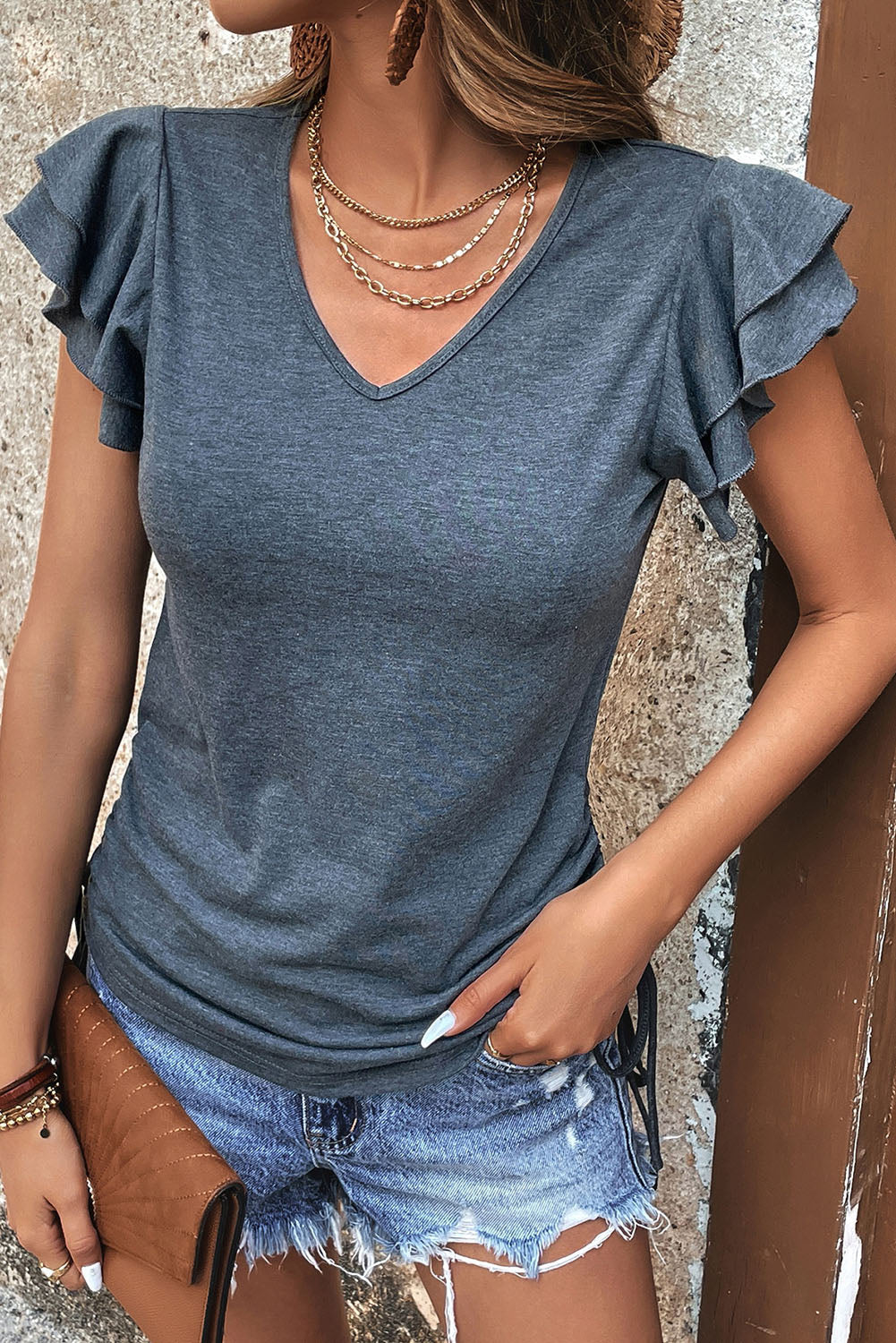 Top con cordón y cuello en V de manga corta con volantes