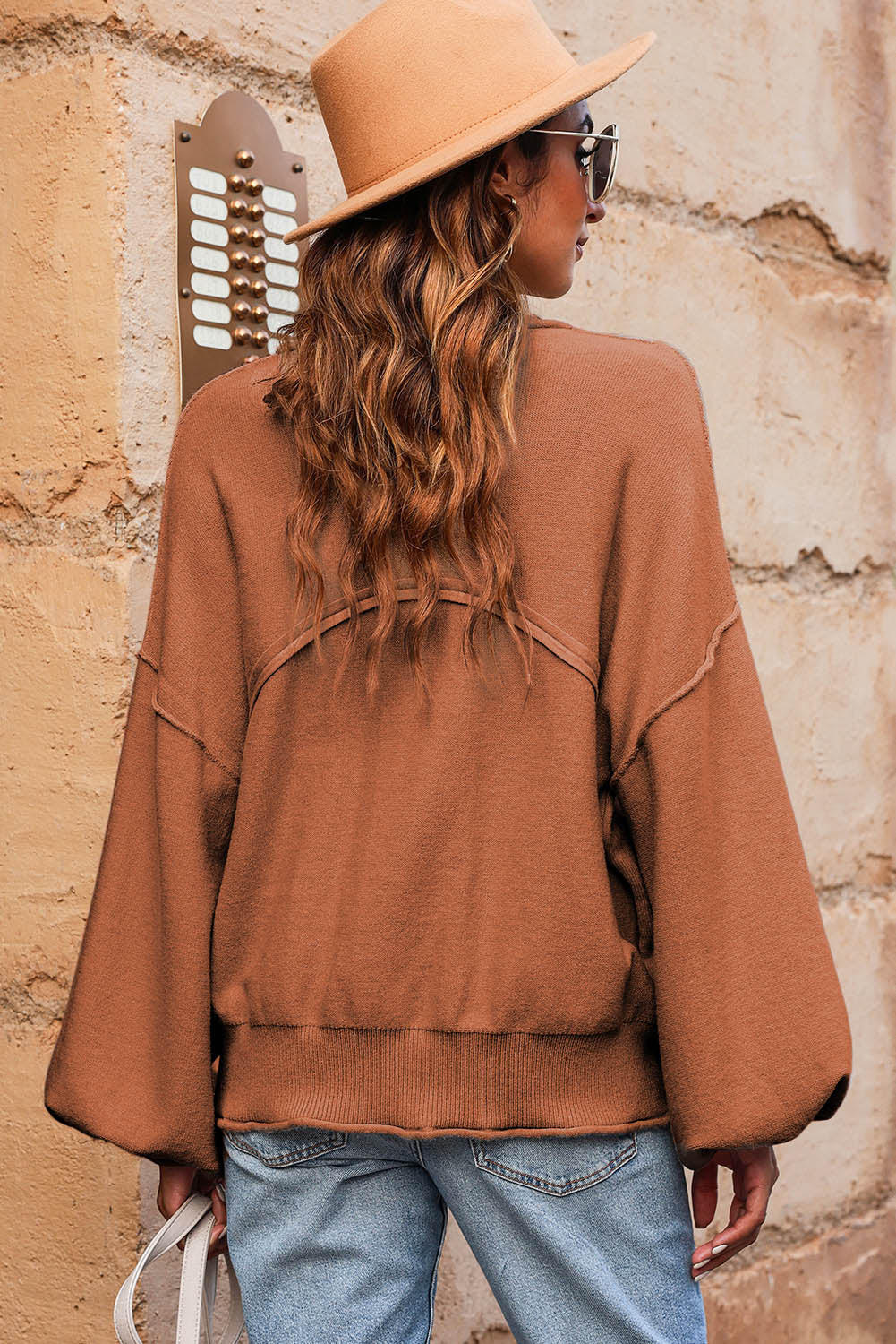 Suéter holgado con costuras expuestas y bolsillo con parche sin rematar albaricoque 