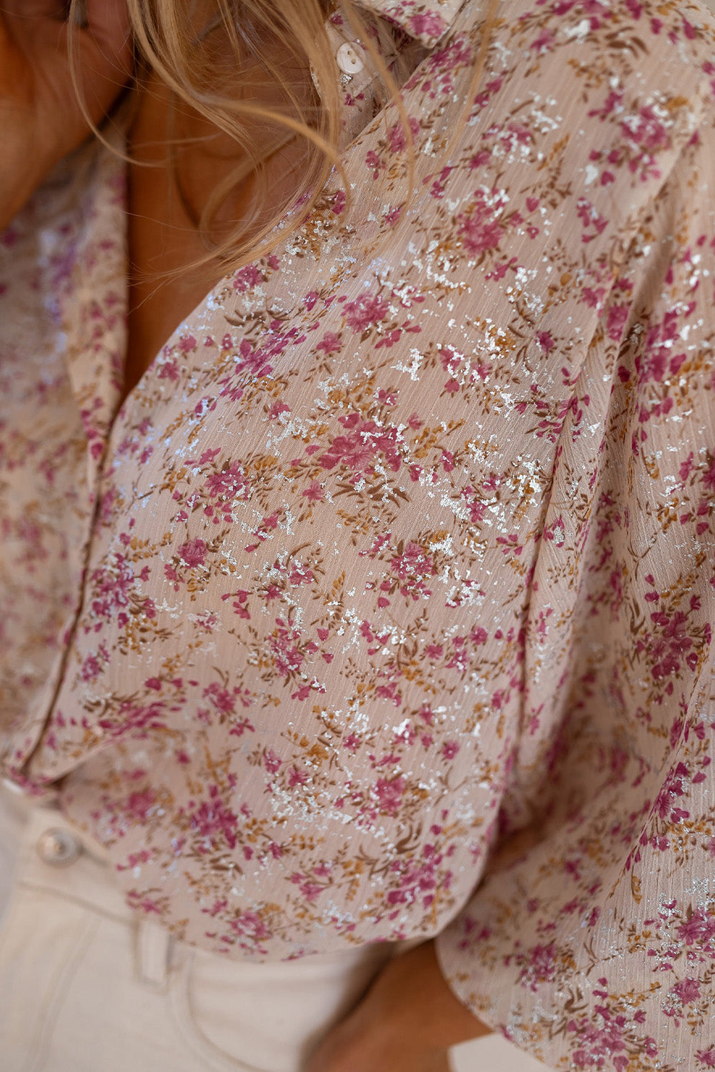 Chemise à col en V et manches évasées à imprimé floral rose