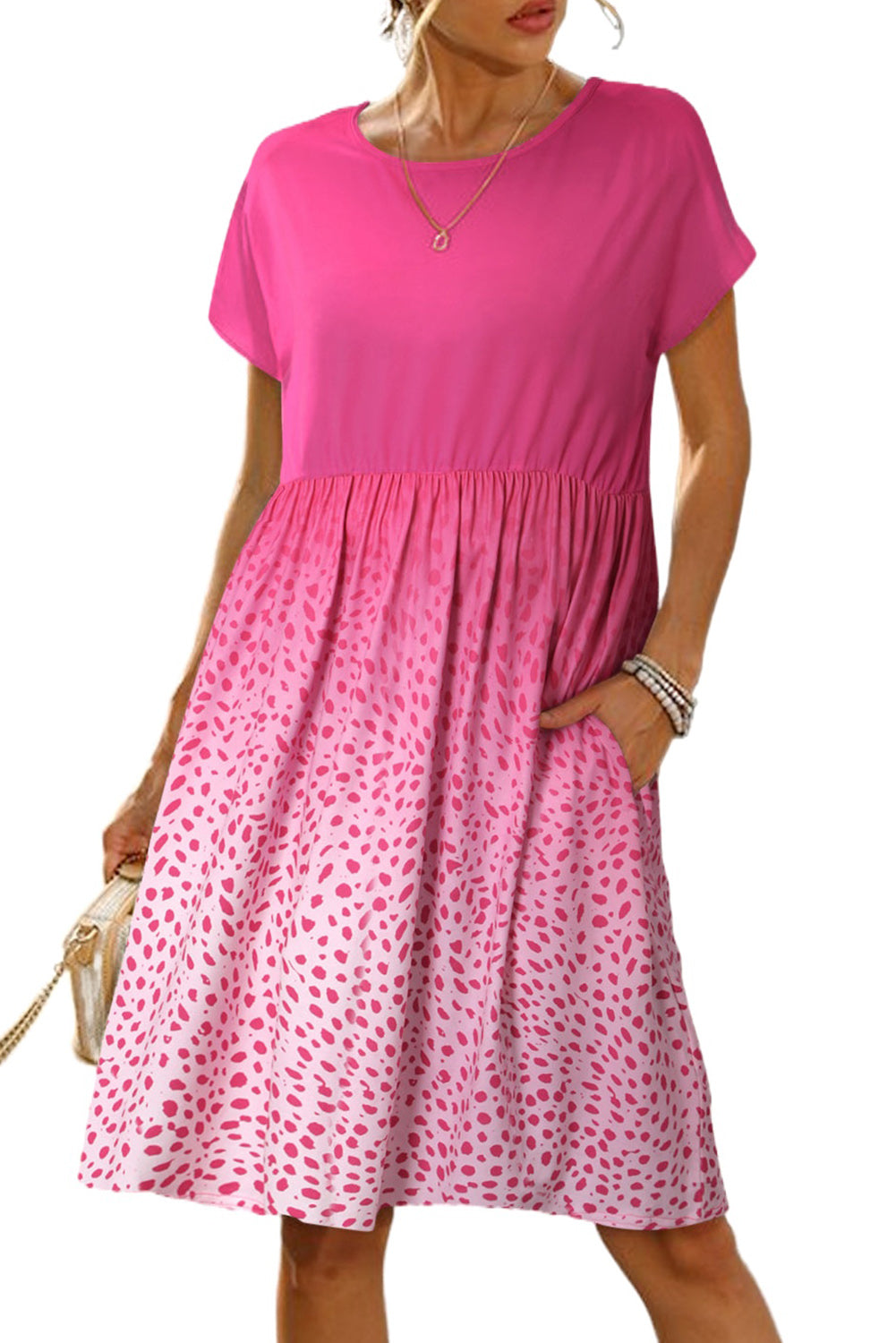 Robe t-shirt décontractée à pois contrastés et poches 