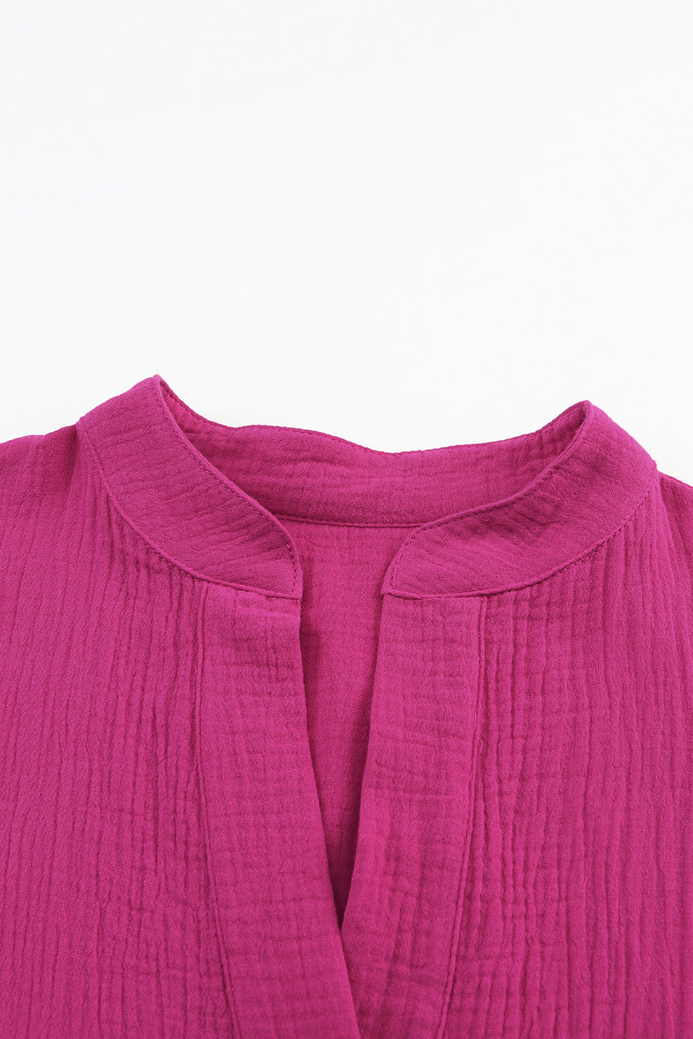 Vestido camisero arrugado con cuello dividido y niveles