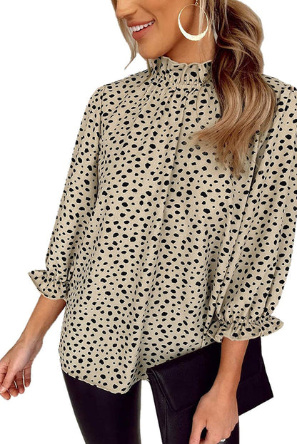 Blusa de guepardo con cuello con volantes y mangas 3/4 de color caqui 