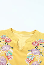 Vestido babydoll floral bordado con cuello dividido 