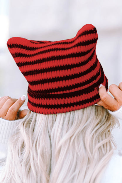 Gorro de punto rojo con orejas de gato a rayas lindas 