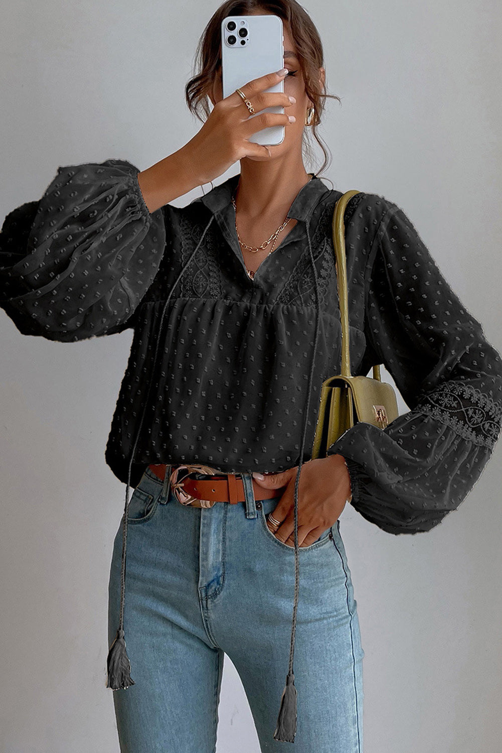 Blusa babydoll con manga globo y cordón de lunares suizos