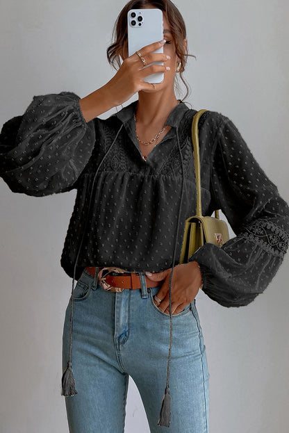 Blusa babydoll con manga globo y cordón de lunares suizos