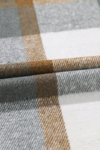 Chaqueta negra con dobladillo con flecos y bolsillo con botones a presión a cuadros 