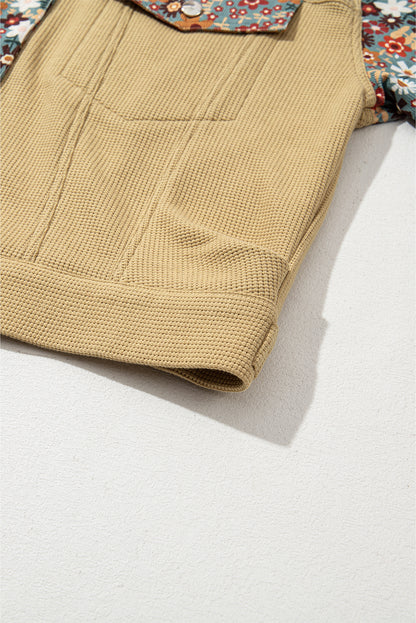 Veste boutonnée en tricot gaufré kaki à imprimé floral patchwork