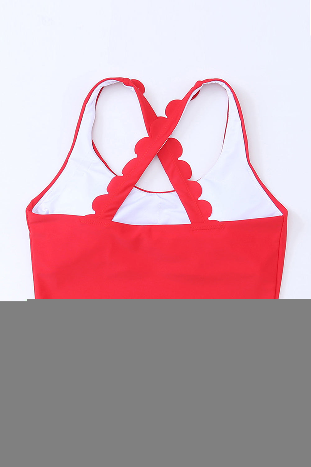 Haut de bikini court à bretelles croisées festonnées rouge feu