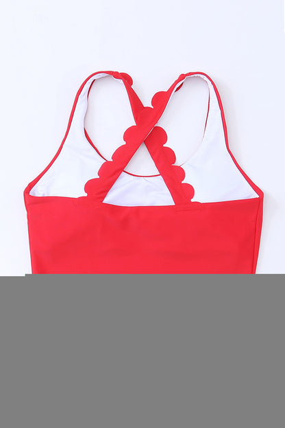 Haut de bikini court à bretelles croisées festonnées rouge feu