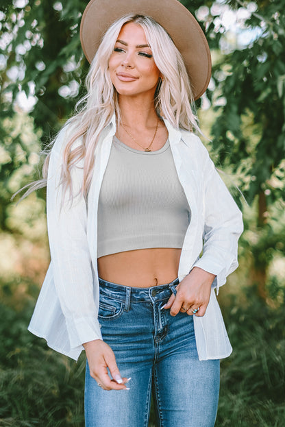 Camisa con botones texturizados y bolsillos