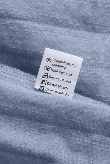 Camisa con botones texturizados y bolsillos