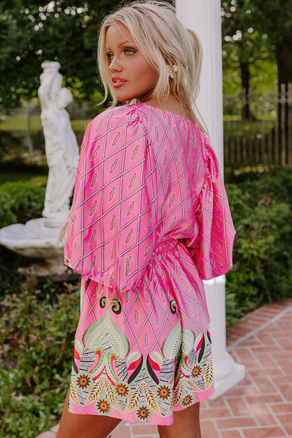 Combinaison taille haute à col en V et imprimé géométrique cachemire rose