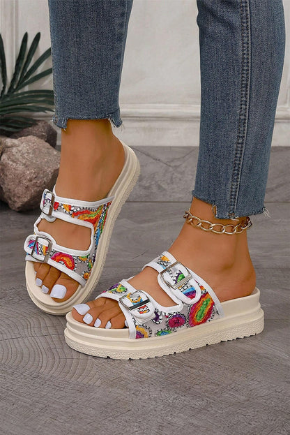 Chaussons blancs à semelle épaisse et boucle découpée au crochet