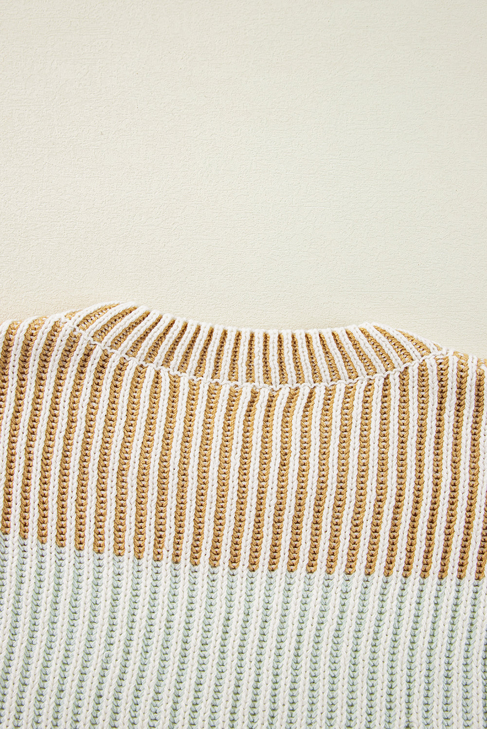 Pull à manches bouffantes en tricot texturé colorblock marron