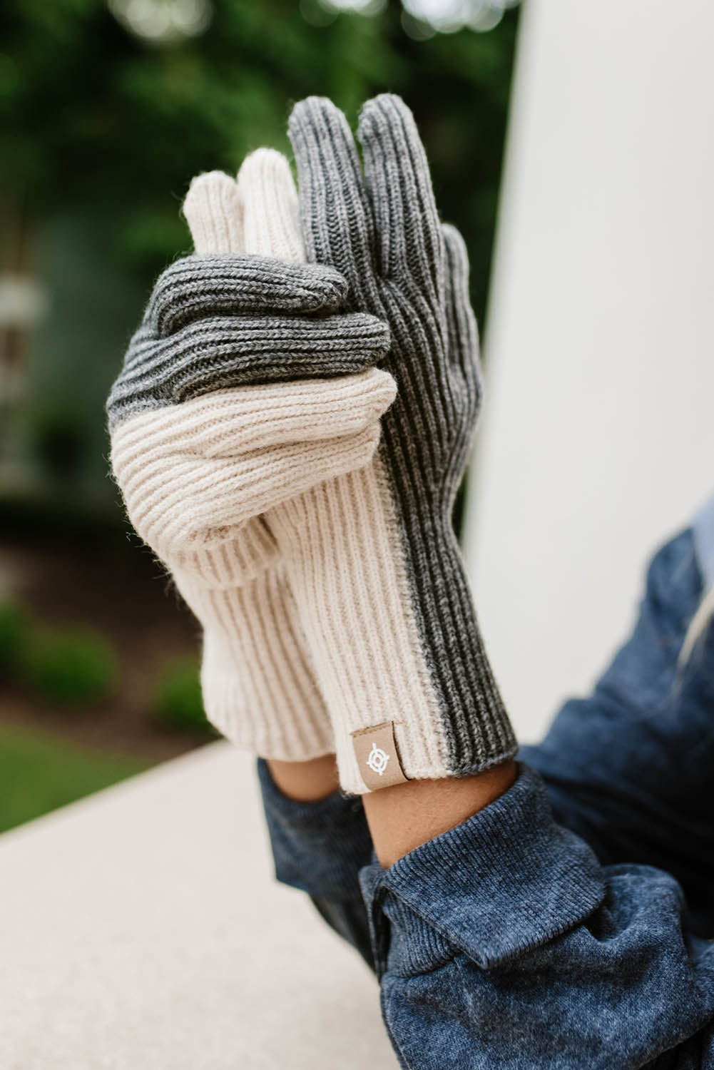 Guantes de pantalla táctil de punto con bloques de color gris 