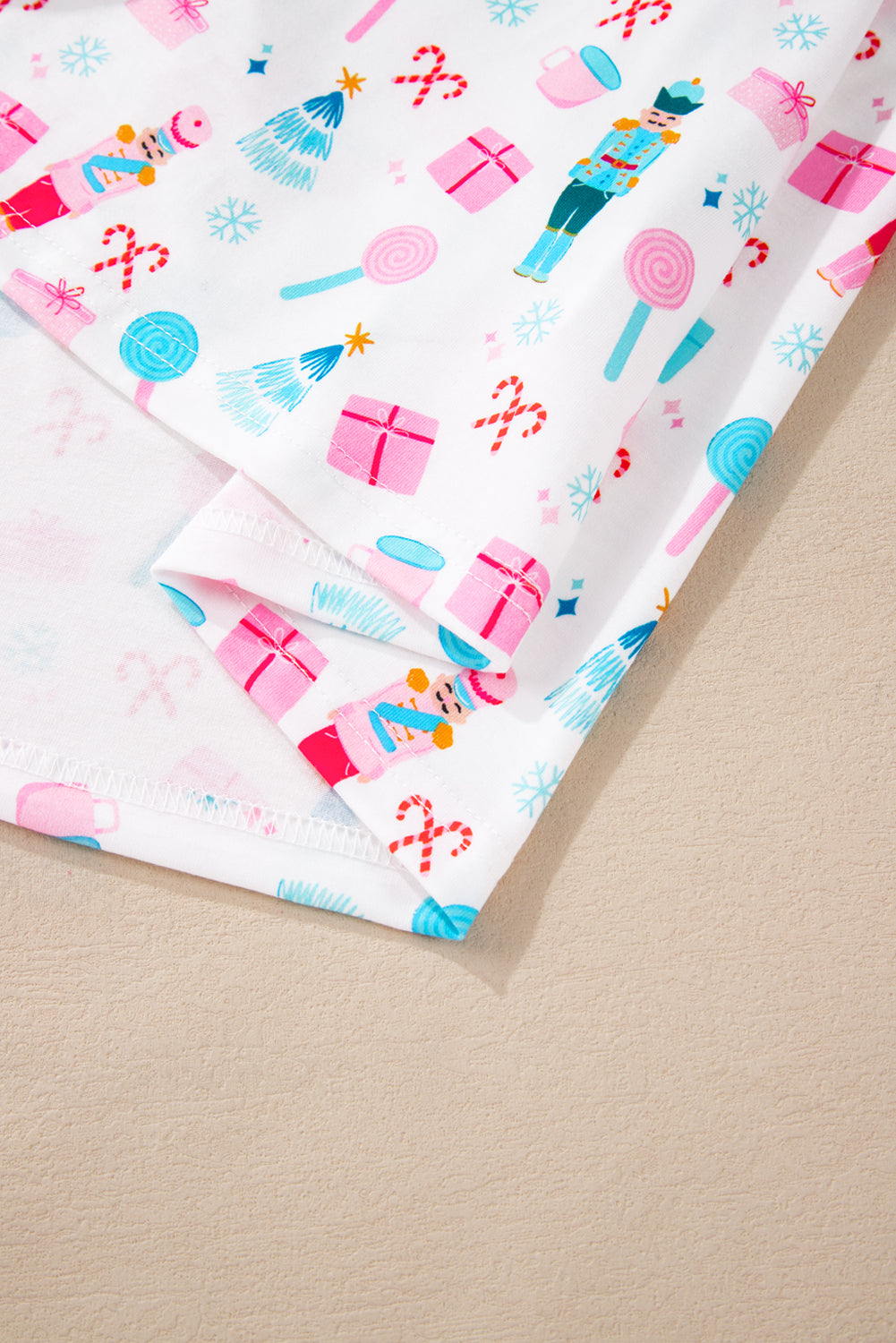 Ensemble haut à manches longues et pantalon large à motif de Noël blanc