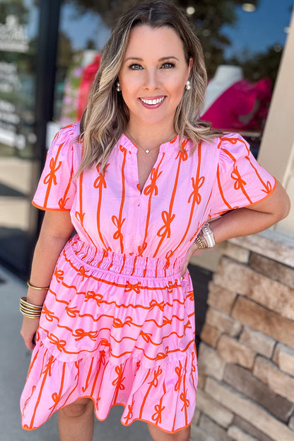 Robe grande taille à volants et taille cintrée avec nœud rose