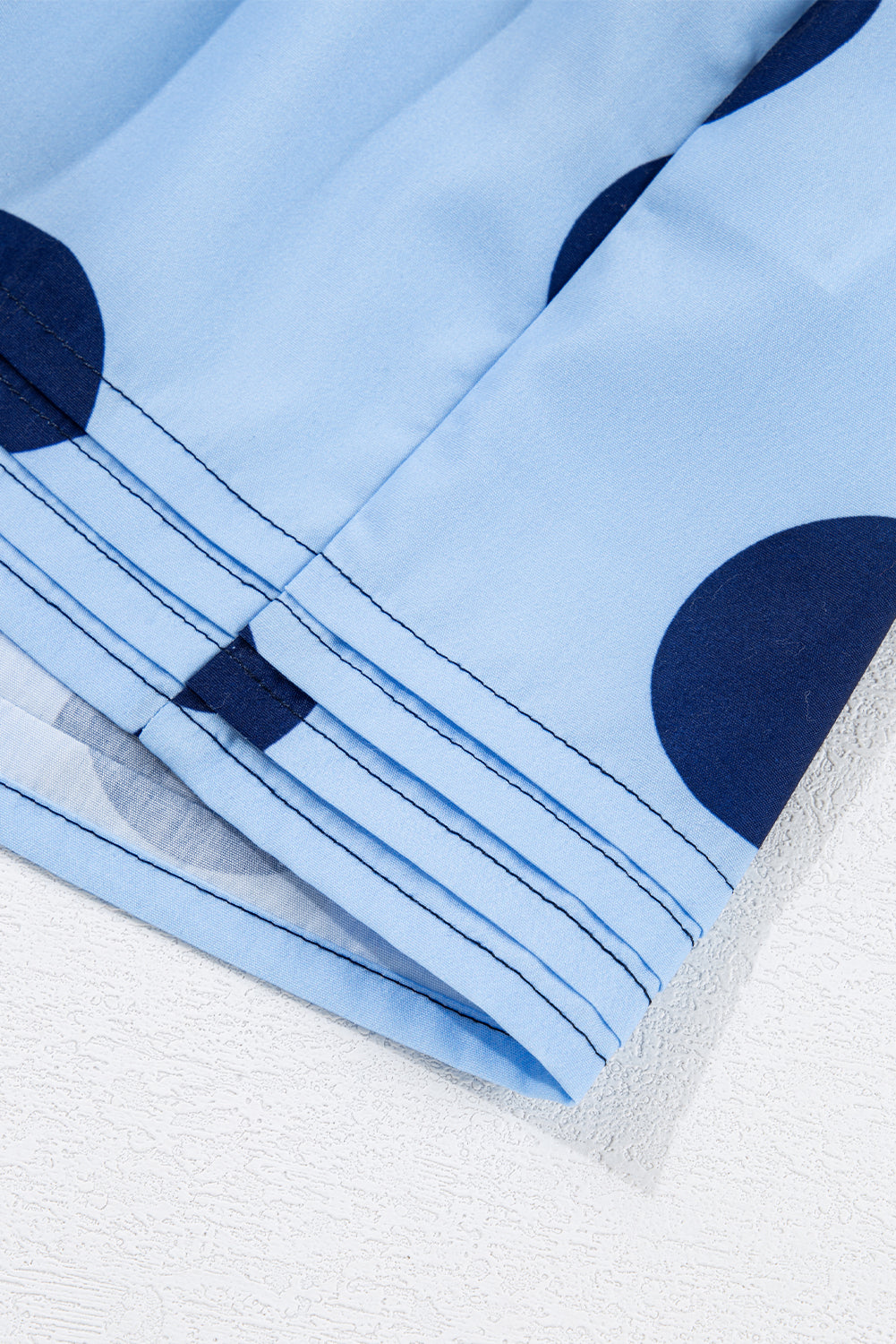 Chemisier boutonné à manches courtes et col boutonné à imprimé pois bleu ciel