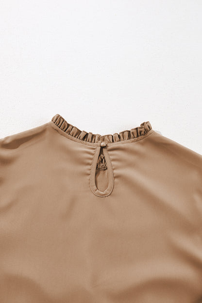 Robe à volants beige clair à col et épaules volantées