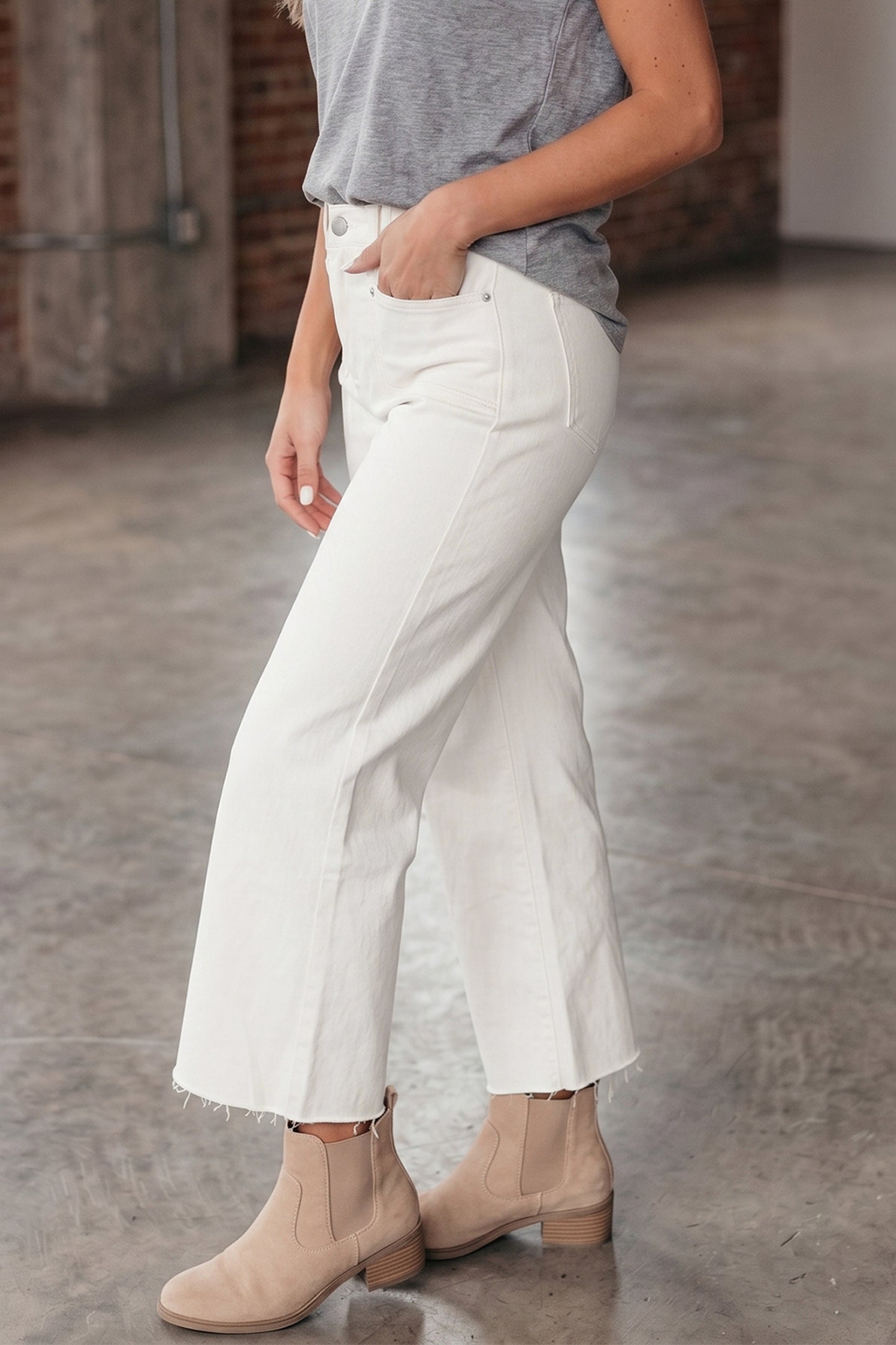 White Raw Hem Ankle-length Loose Jeans