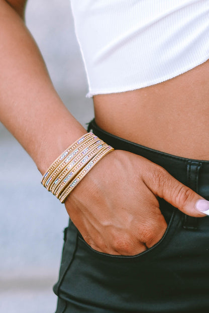 Bracelet en cuir doré à large bord et boucle magnétique, entièrement orné de diamants 