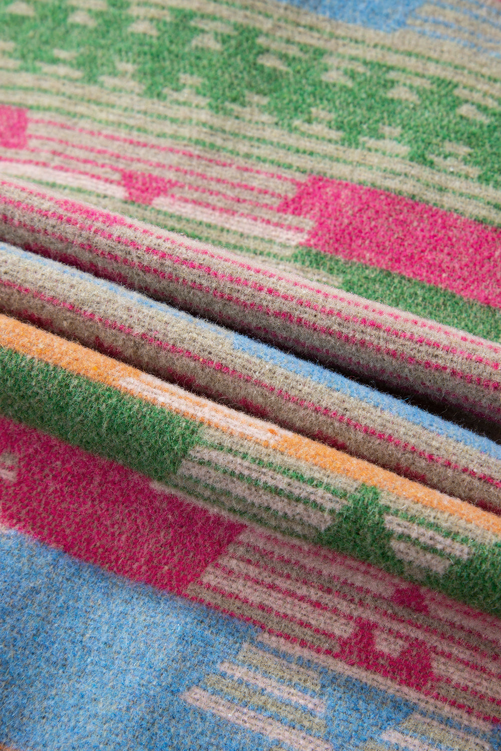 Veste-chemise rose grande taille à imprimé aztèque avec poche à rabat