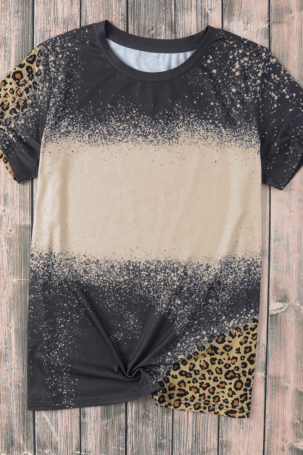 Blank Apparel - Camiseta blanqueada con detalle de leopardo gráfico en blanco gris