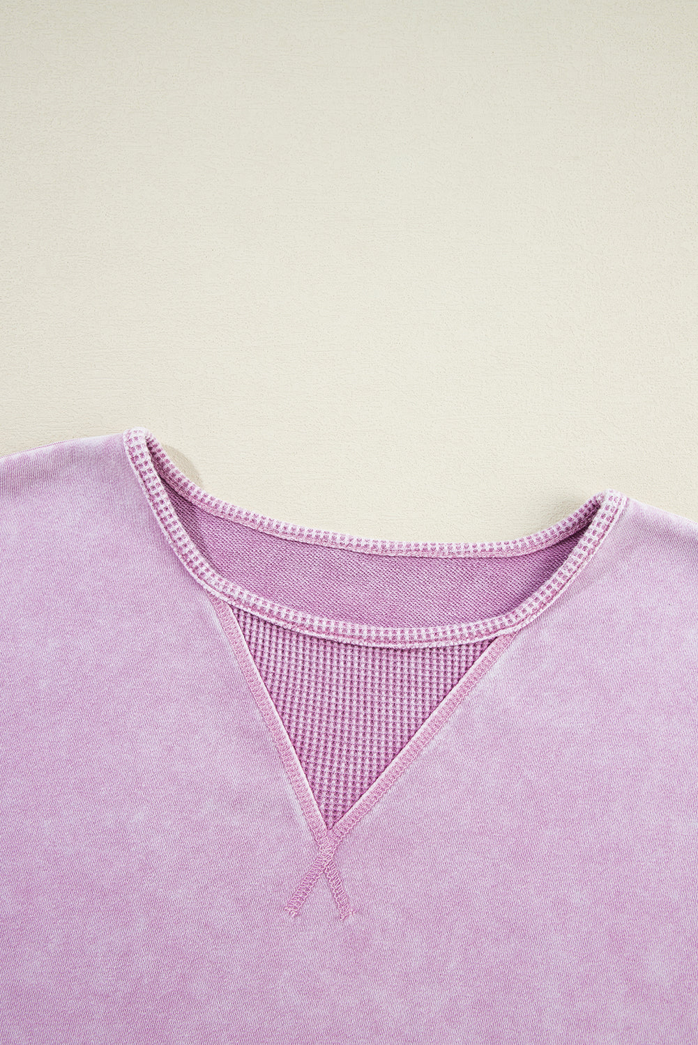 Sweat-shirt à épaules tombantes et délavé minéral aux pétales d'orchidée